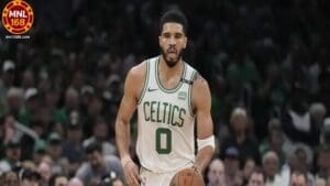 Ang larawang ito ay pinapakita ang professional basketball player na si Jayson Tatum